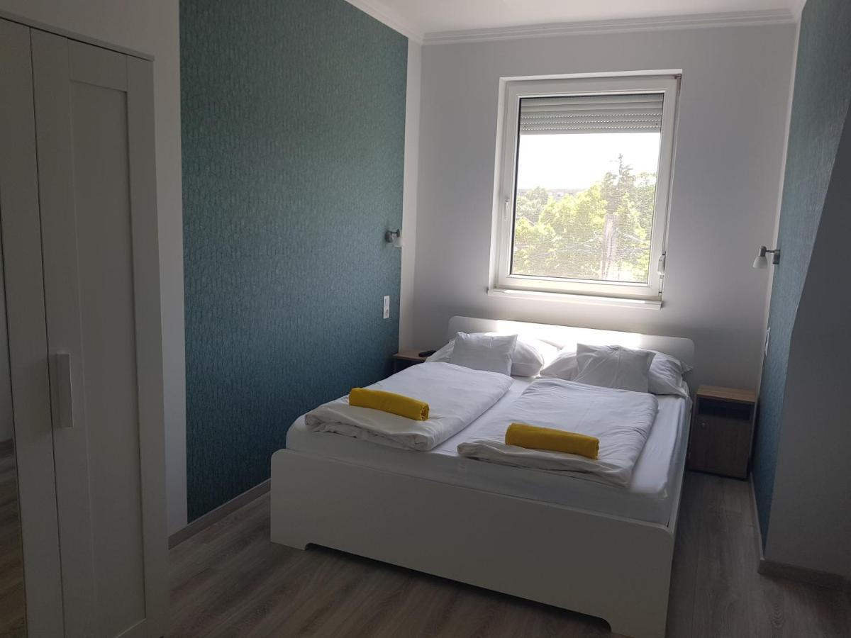 Zoli Apartmanok-Adri Koelcsey 32 Хайдусобосло Экстерьер фото