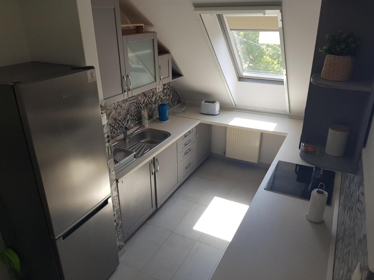 Zoli Apartmanok-Adri Koelcsey 32 Хайдусобосло Экстерьер фото