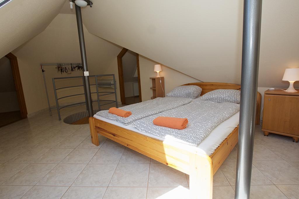 Zoli Apartmanok-Adri Koelcsey 32 Хайдусобосло Экстерьер фото